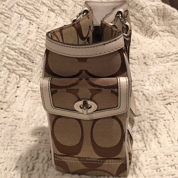 Authentic COACH signature C handbag tote - Picture 3 of 8